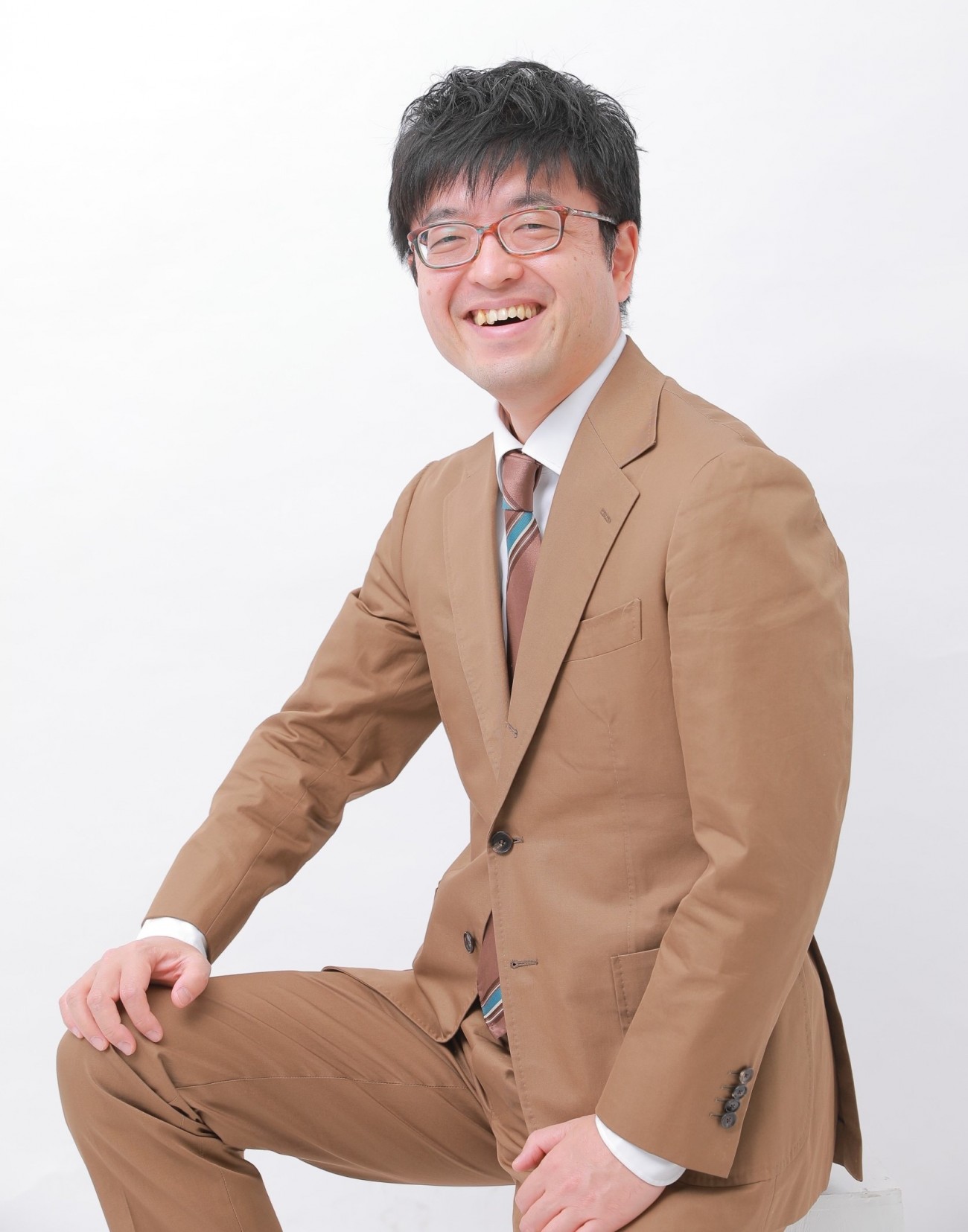 AIdiver創刊編集長 押久保 剛(おしくぼ・たけし)立教大学社会学部社会学科を卒業後、2002年に翔泳社へ入社。広告営業、書籍編集・制作を経て、2006年スタートの『MarkeZine』立ち上げに参画。2011年4月~2019年3月『MarkeZine』編集長、2019年9月~2023年3月『EnterpriseZine』編集長を務め、2023年4月からはメディア編集部門の執行役員 / 統括編集長に就任。2025年2月に『AIdiver(エーアイダイバー』を起案し、創刊編集長を兼任。