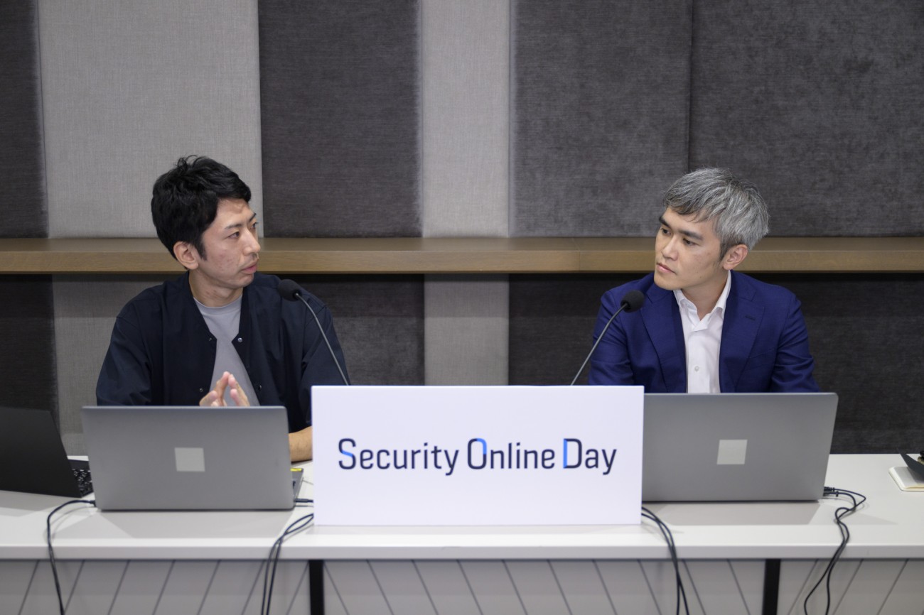 講演では、EnterpriseZine編集長 岡本(写真左)が聞き手となり、視聴者からの質問などにも回答した