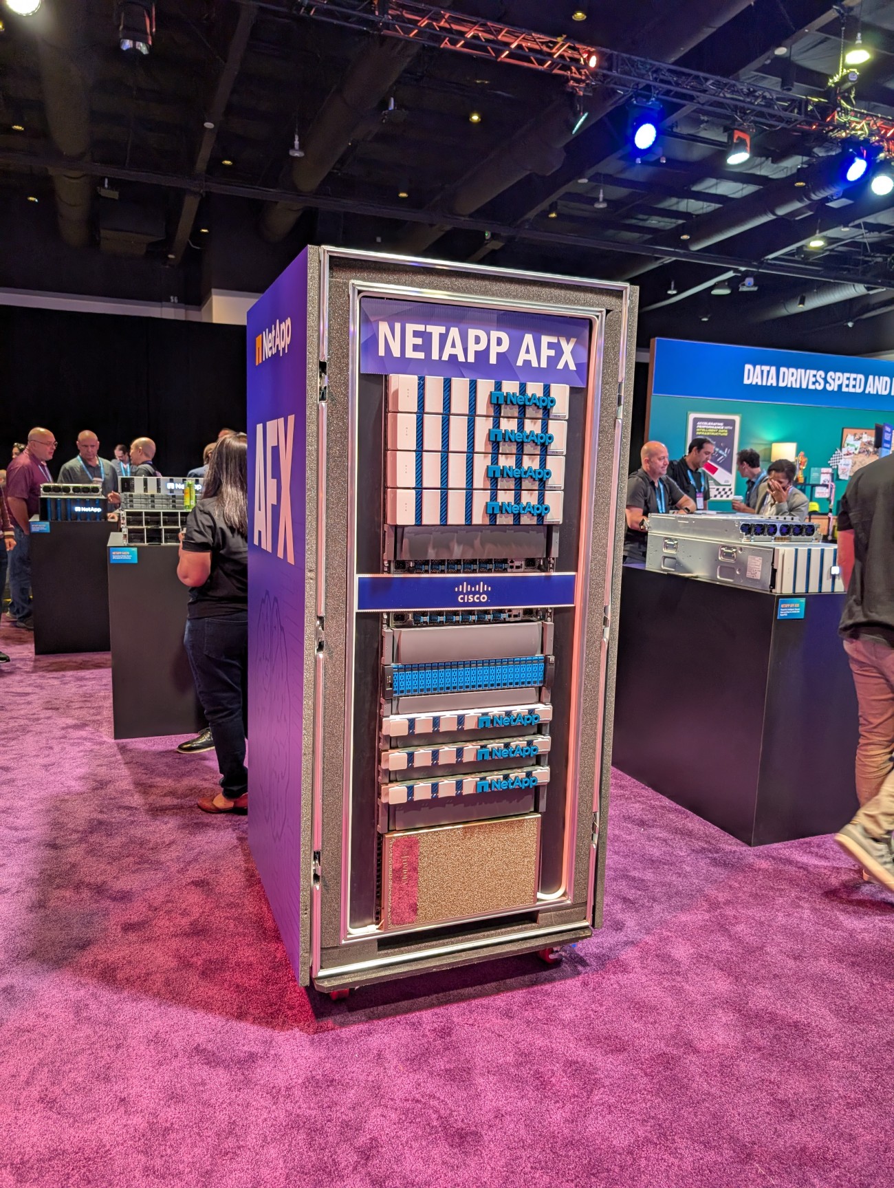 エキスポで展示された「NetApp AFX」の実機