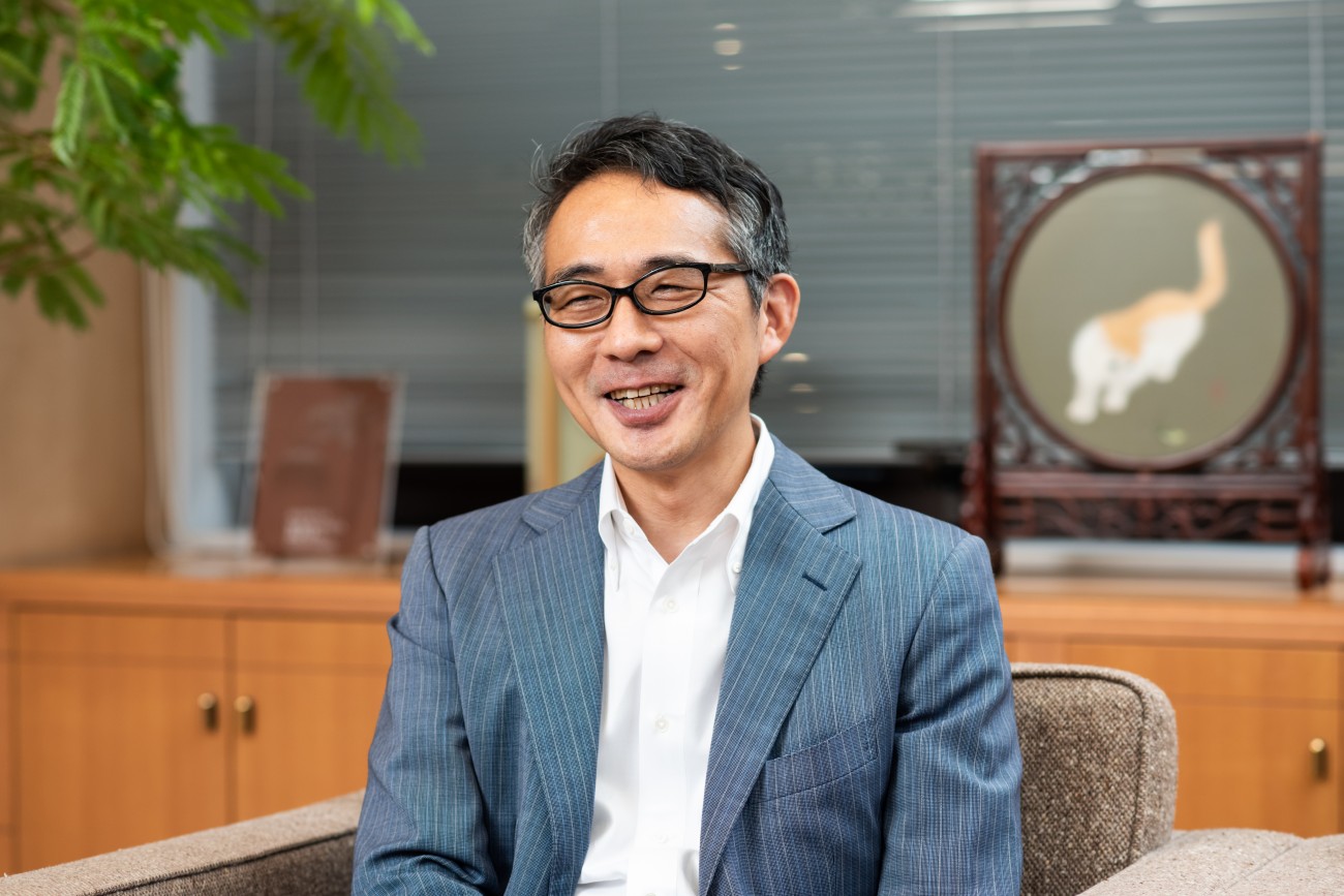 株式会社松屋 代表取締役社長執行役員 古屋毅彦氏2001年に株式会社松屋入社。2002年から2008年までアメリカで過ごし、コロンビア大学大学院修了。帰国後、2023年より現職の代表取締役社長に就任