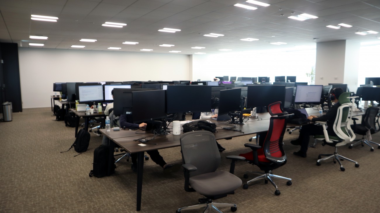 チームごとに会議室などに分かれて課題に取り組まれた。2回目という参加者も多く、他にないコンペティションの立て付けが好評を呼んでいる