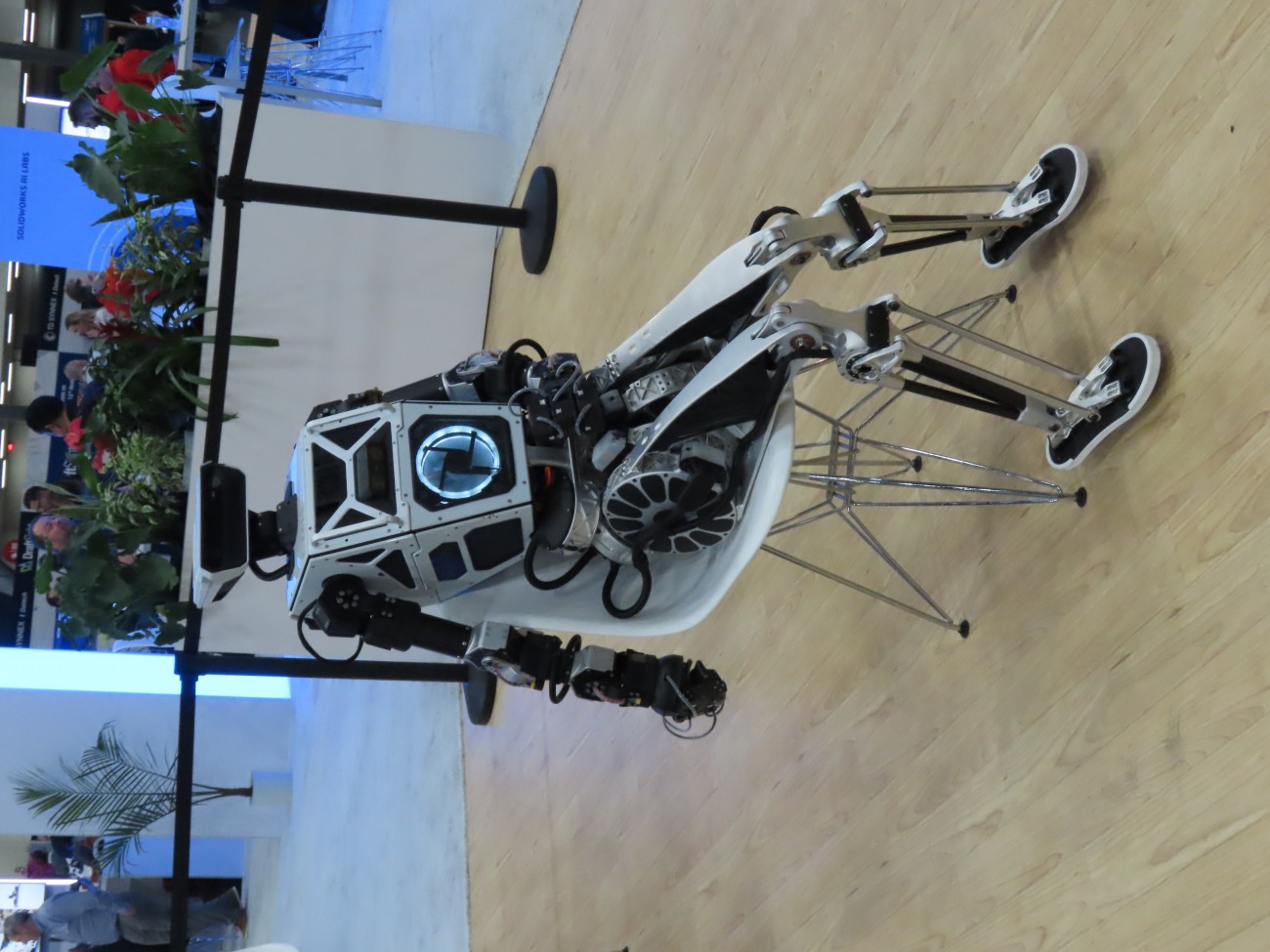 Westwood Roboticsはヒューマノイドロボットを開発している。SOLIDWORKSは設計段階でトポロジー最適化やシミュレーションを活用、制御の性能やエネルギー効率、軽量化などのバランスをとったという