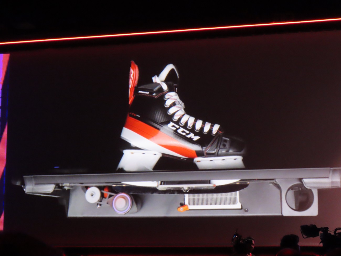 Sparks Hockeyはスケート研磨機のスタートアップ。熟練の職人が数十年の経験で補ってきた「精度」をエンジニアリングで解決し、1万分の1インチという極めて高い精度と一貫性を実現している。SOLIDWORKSを使って熱解析を行い、回転式のヒートシンクを設計したという