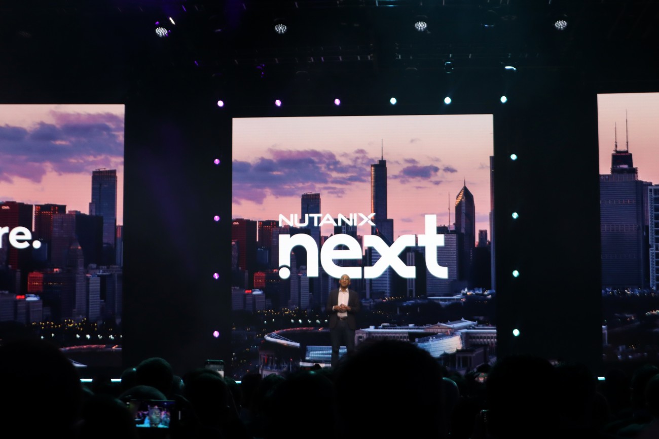 基調講演を聞こうとする参加者が詰めかけて盛り上がりをみせた。写真中央は、Nutanix President & CEO ラジブ・ラマスワミ（Rajiv Ramaswami）氏