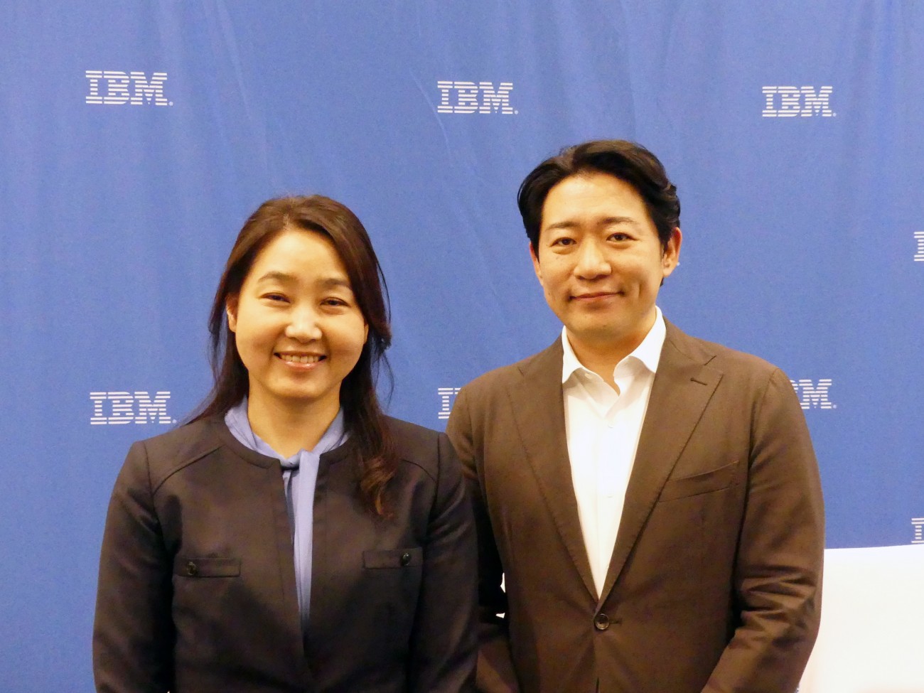 （右から）日本アイ・ビー・エム株式会社 取締役副社長執行役員 テクノロジー事業本部長 村田将輝氏、同社 常務執行役員 コンサルティング事業本部 成長戦略統括事業部担当 川上結子氏