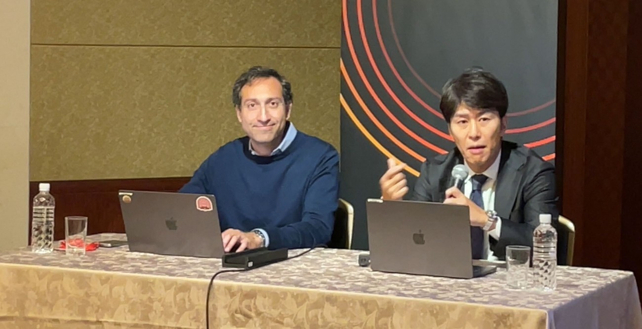 【左】F5 Inc. Chief Product Officer クナル・アナンド（Kunal Anand）氏／【右】F5ネットワークスジャパン合同会社 カントリーマネージャー 木村正範氏