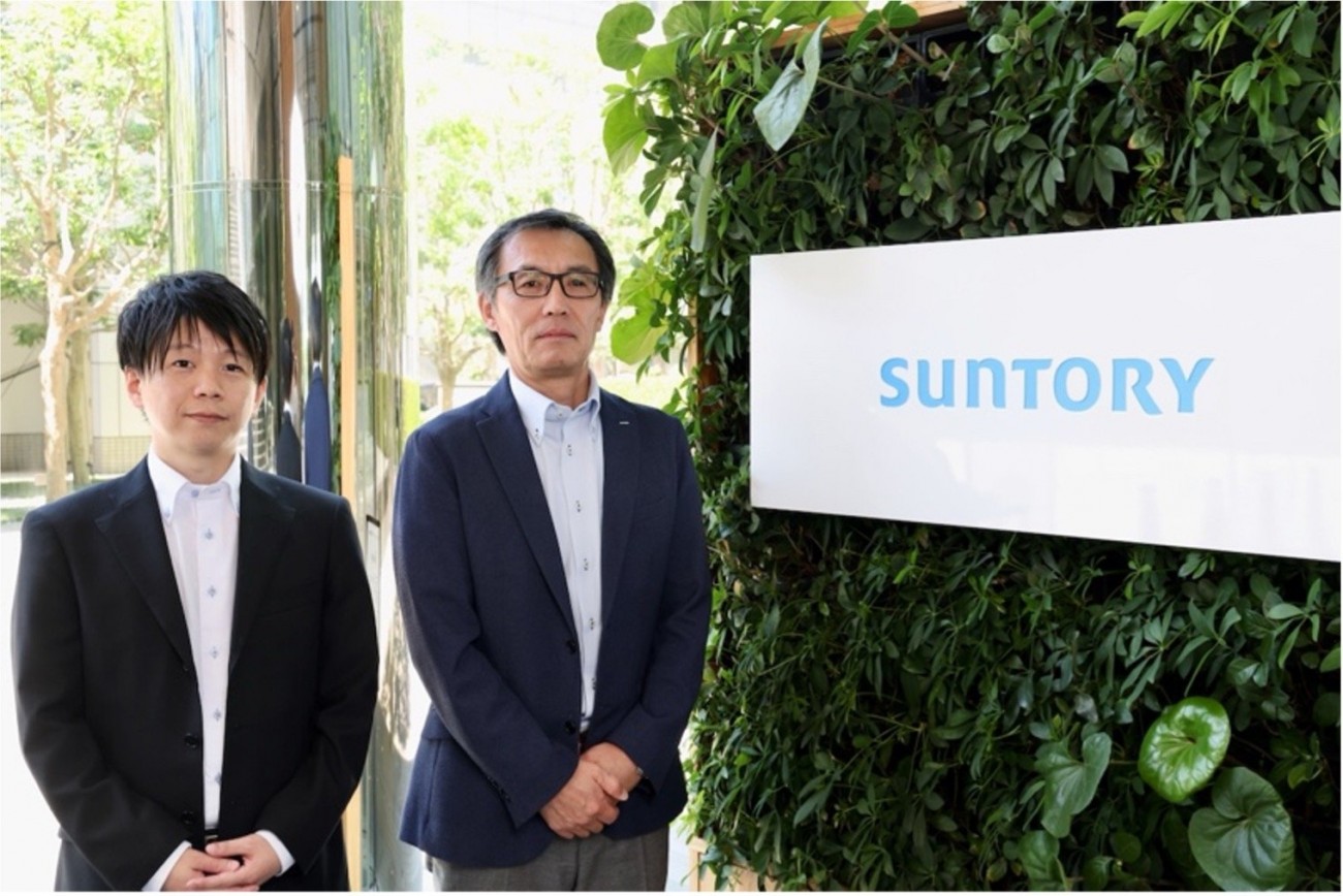 （右から）サントリーホールディングス株式会社 デジタル&AI本部 デジタル&AIテクノロジー部 部長 加藤芳彦氏、ULSコンサルティング株式会社 AI駆動開発推進室 AI駆動開発 シニア・マネージャー 南原錦善氏
