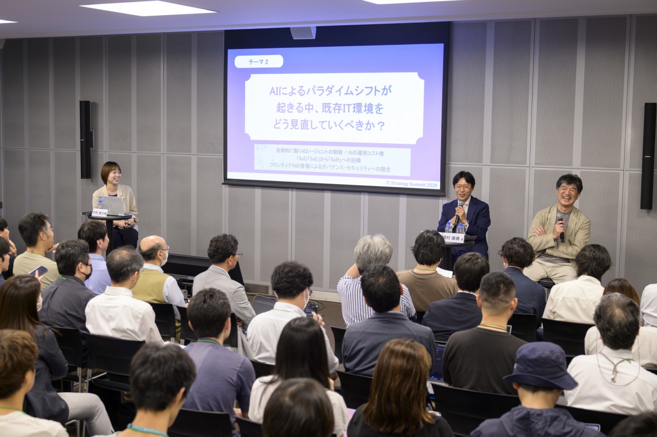 終始、なごやかな雰囲気で2人によるトークが繰り広げられた。大入りの会場には笑いが起こりつつも、真剣に考える場面も見受けられた