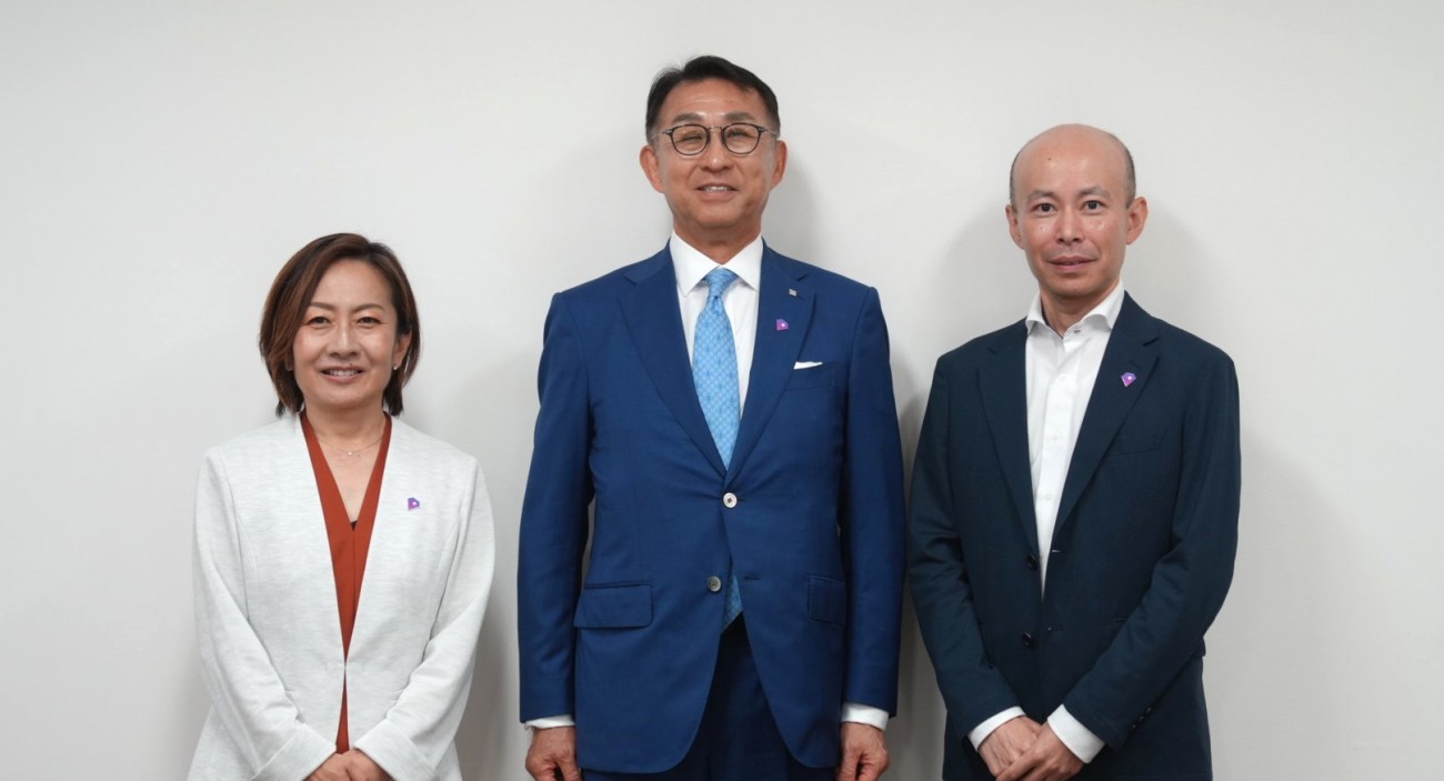 【右】日本郵船株式会社 経営企画統轄グループ グループ長代理 田添順也氏（中央：河野晃氏／左：照木麻子氏）