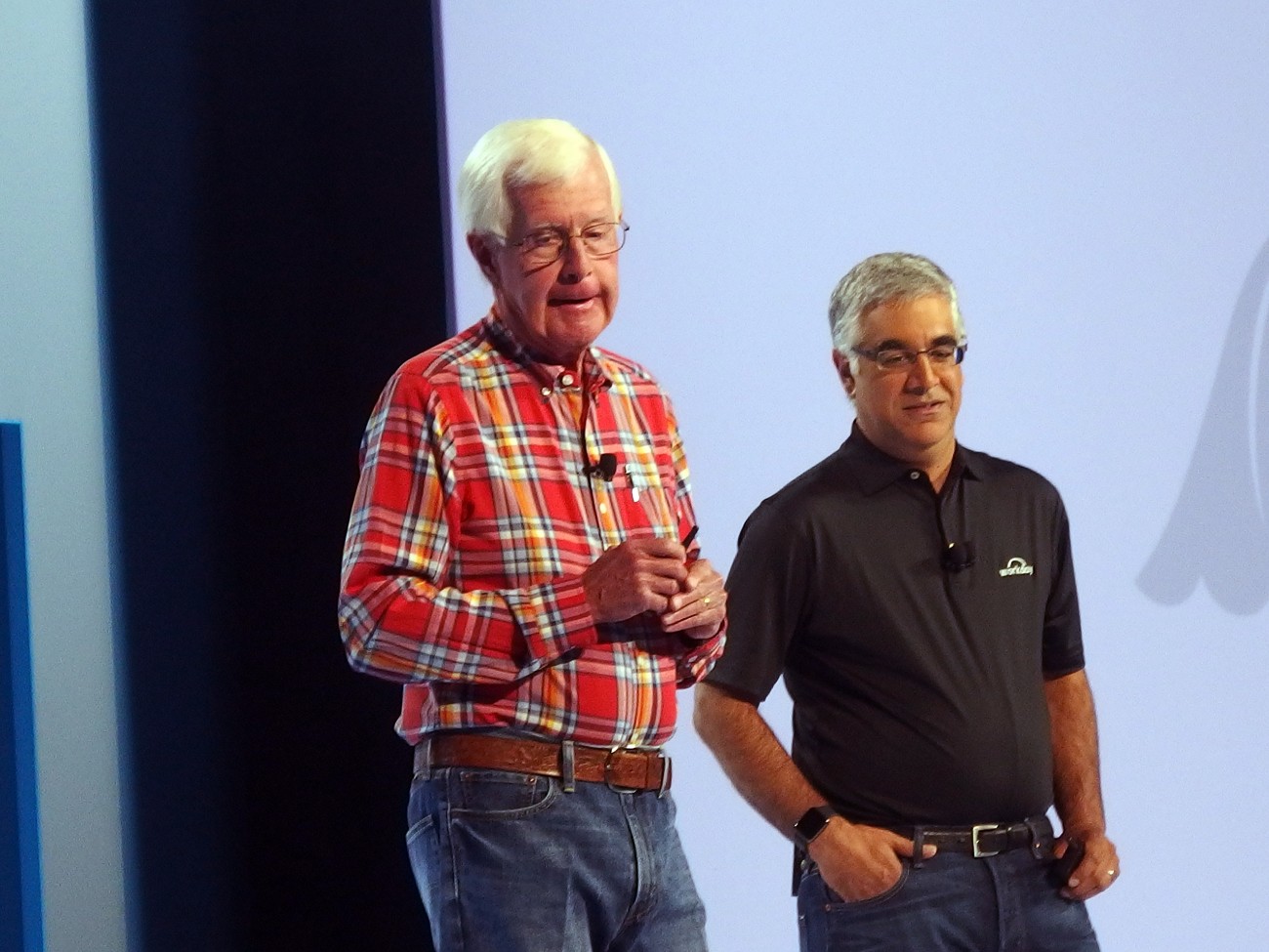 2015年の「Workday Rising」に登壇した、当時の創業者 兼 会長のデイブ・ダフィールド氏(左）と創業者 兼 CEOのアニール・ブースリ氏（右）