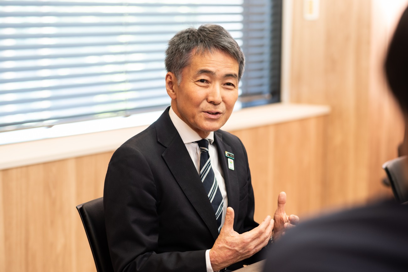 明治安田生命保険相互会社 執行役専務 グループデジタル責任者/グループAI責任者 生田目雅史氏東京大学法学部卒業、ハーバード大学MBA取得。1988年日本長期信用銀行入行。金融監督庁（現・金融庁）、ドイツ証券、モルガン・スタンレー証券で投資銀行業務、Visaワールドワイド・ジャパンで決済事業、ブラックロック・ジャパンで資産運用、東京海上ホールディングスでグループCDO（専務執行役員）を歴任。2026年3月、明治安田生命保険相互会社に参画し、現在は執行役専務グループデジタル責任者・グループAI責任者。一般社団法人AIガバナンス協会の設立に携わり、共同代表理事（大柴行人氏、羽深宏樹氏と共同）を務める。